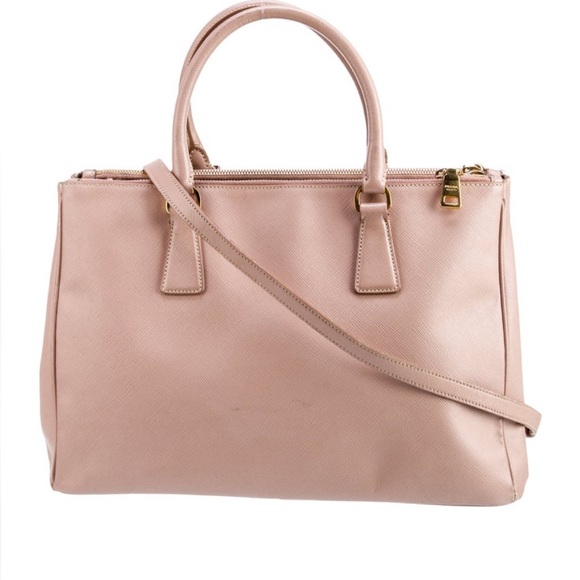 Prada
Saffiano Lux Leather Galleria Double Zip Large - Picture 3 of 7